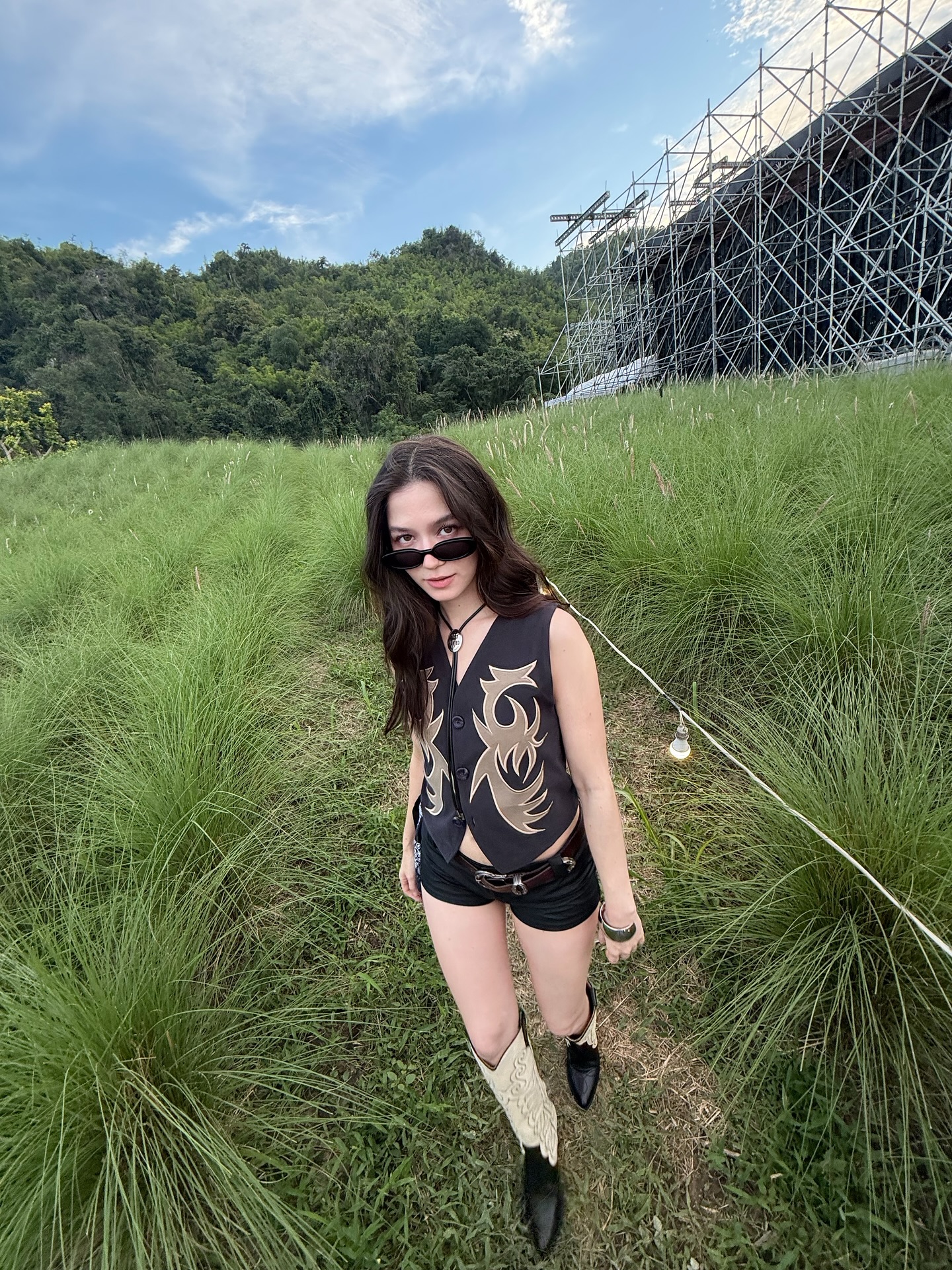 วี - วิโอเลต วอเทียร์