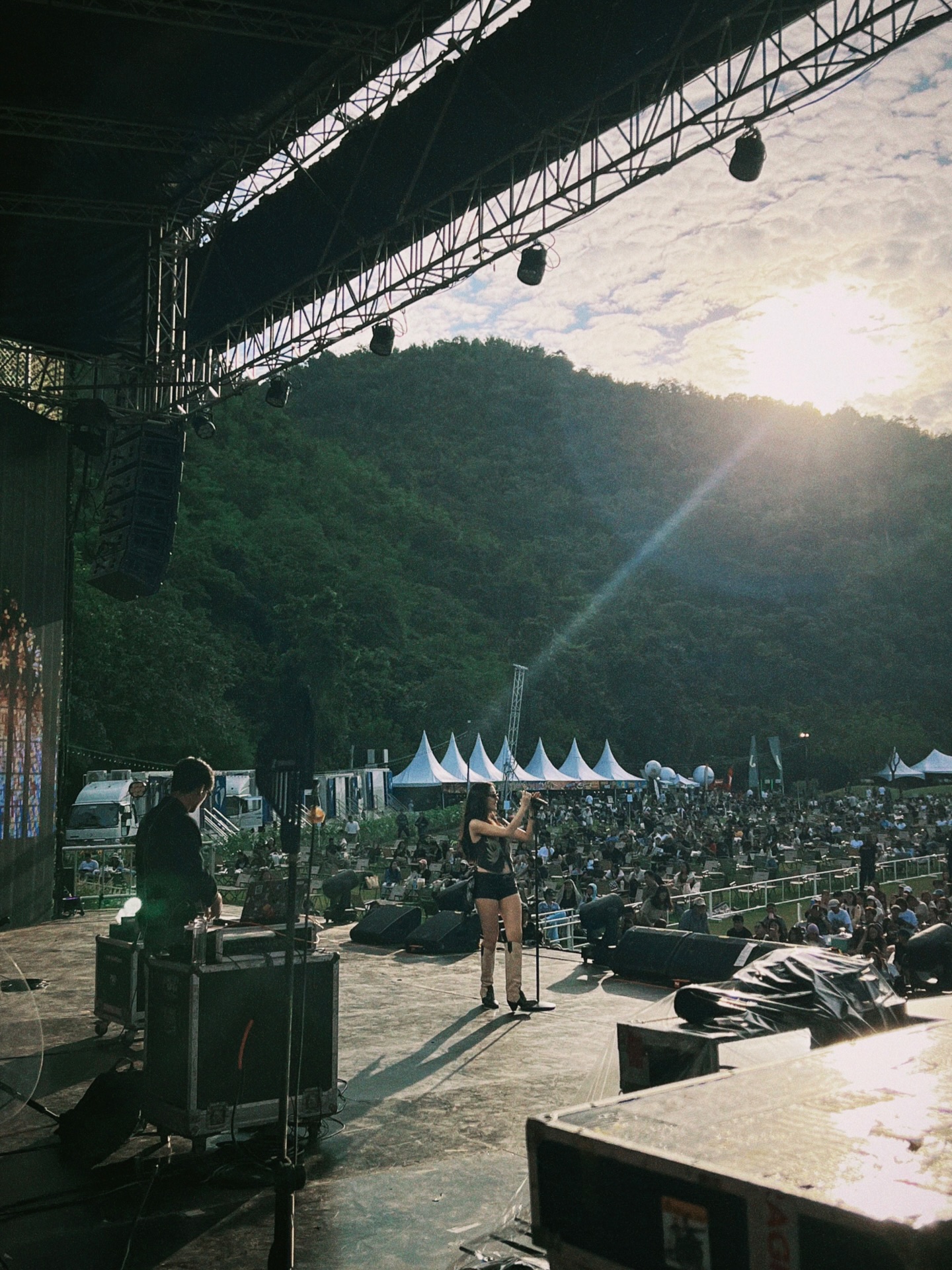 วี - วิโอเลต วอเทียร์