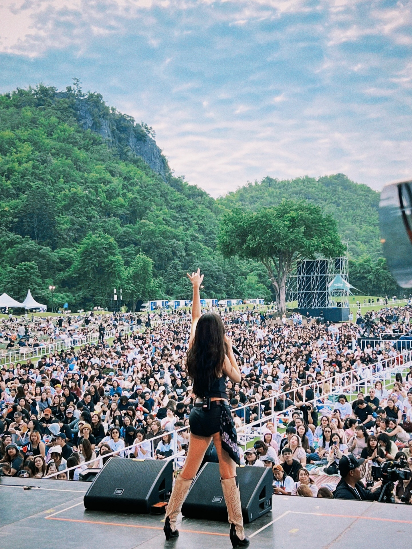 วี - วิโอเลต วอเทียร์