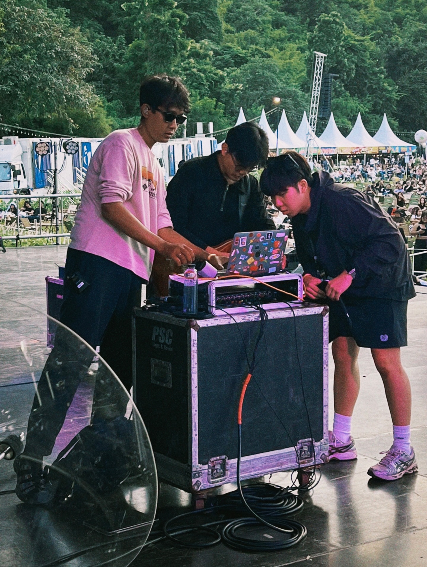 วี - วิโอเลต วอเทียร์