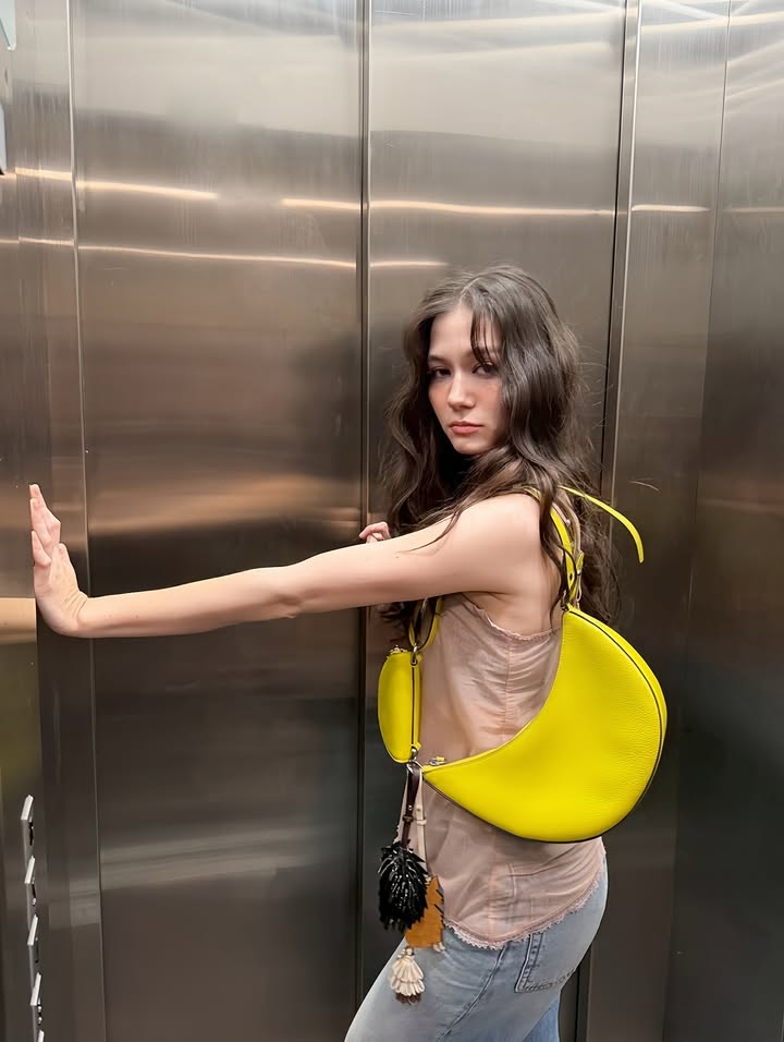 วี - วิโอเลต วอเทียร์