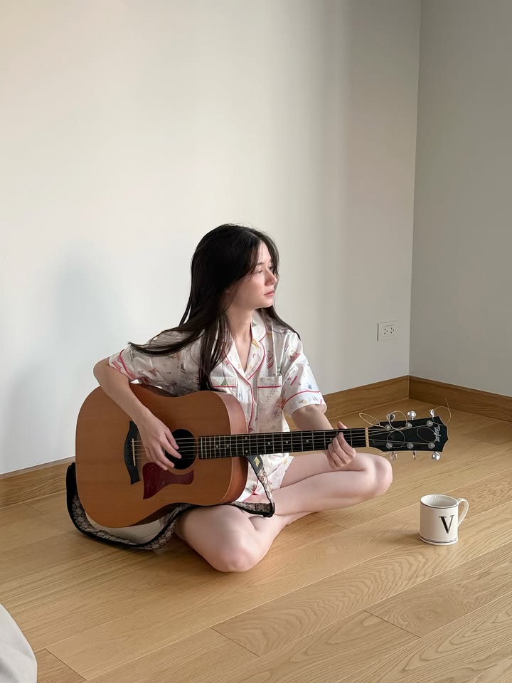 วี - วิโอเลต วอเทียร์