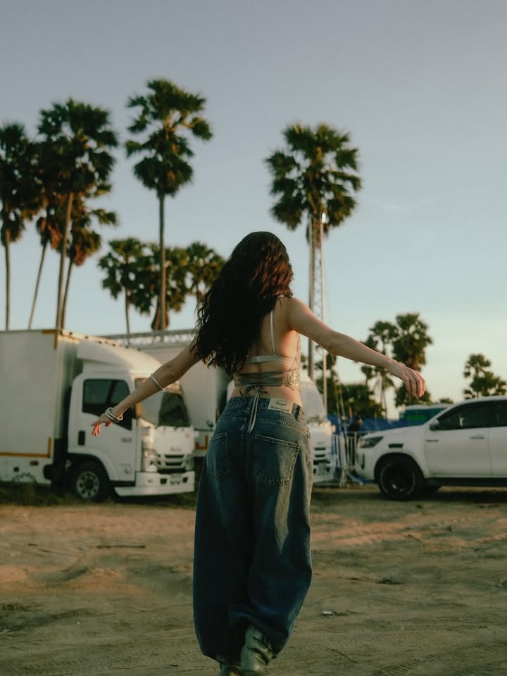 วี - วิโอเลต วอเทียร์