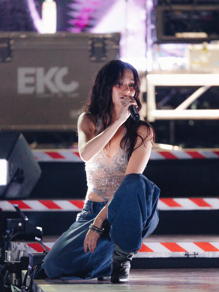 วี - วิโอเลต วอเทียร์