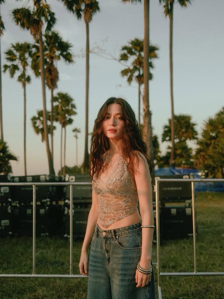 วี - วิโอเลต วอเทียร์