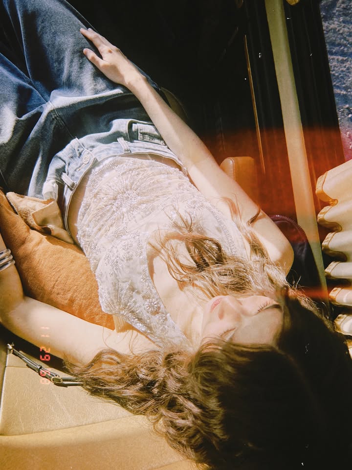 วี - วิโอเลต วอเทียร์