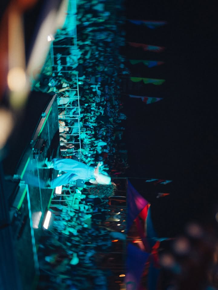 วี - วิโอเลต วอเทียร์