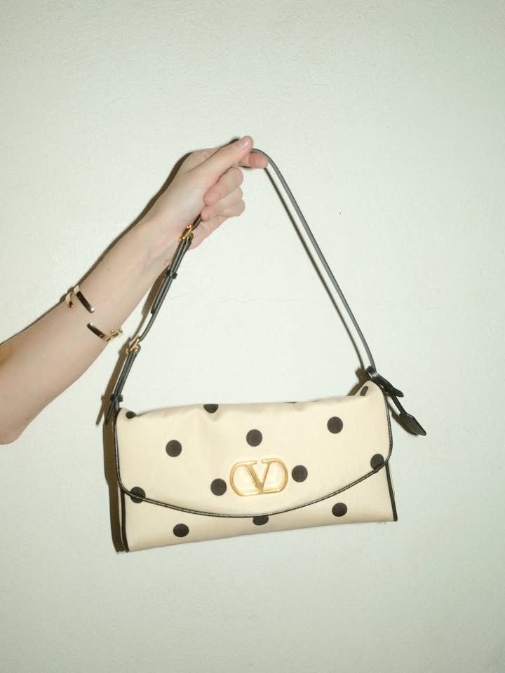 วี - วิโอเลต วอเทียร์