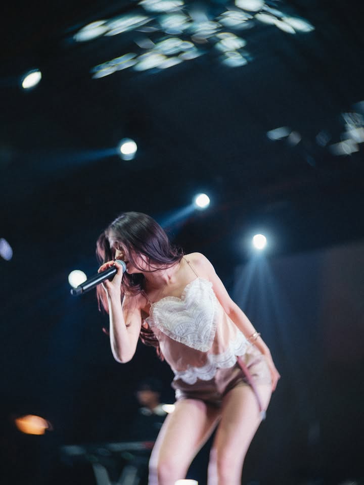 วี - วิโอเลต วอเทียร์