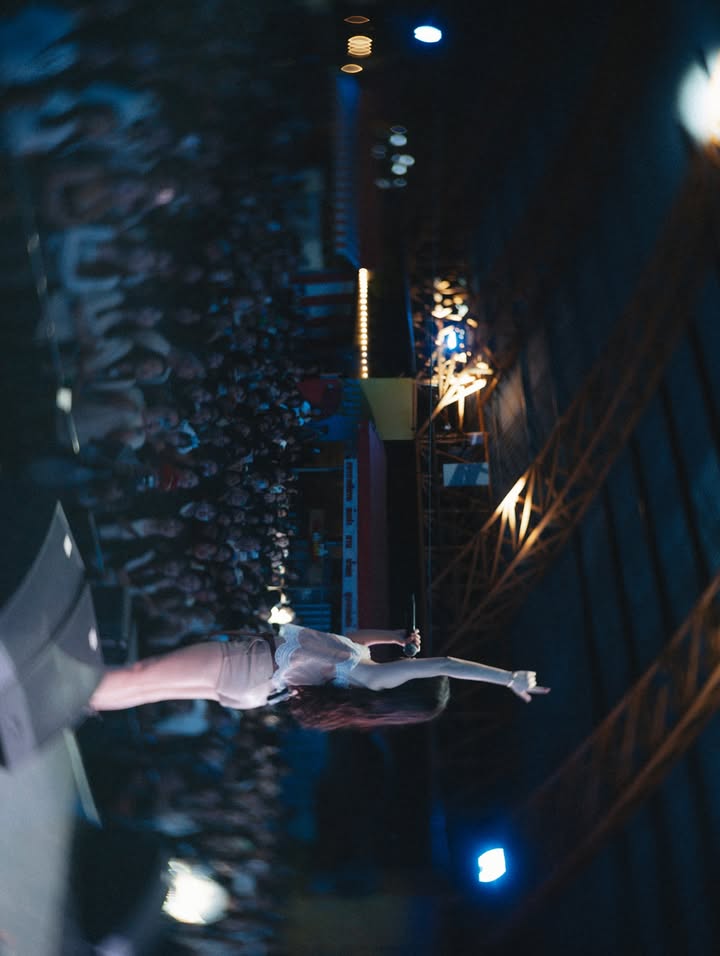 วี - วิโอเลต วอเทียร์