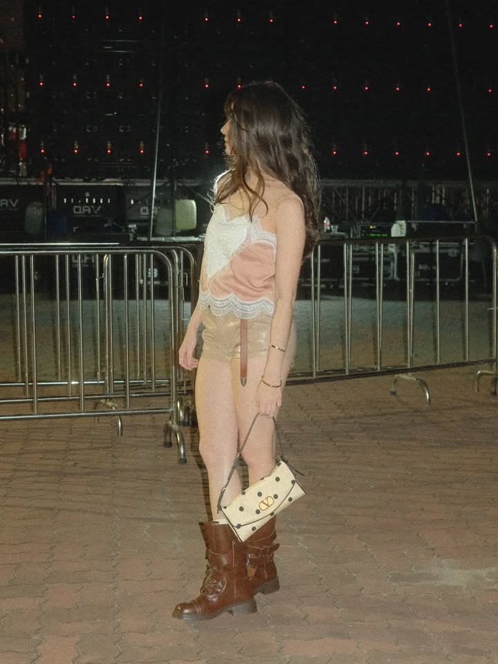 วี - วิโอเลต วอเทียร์