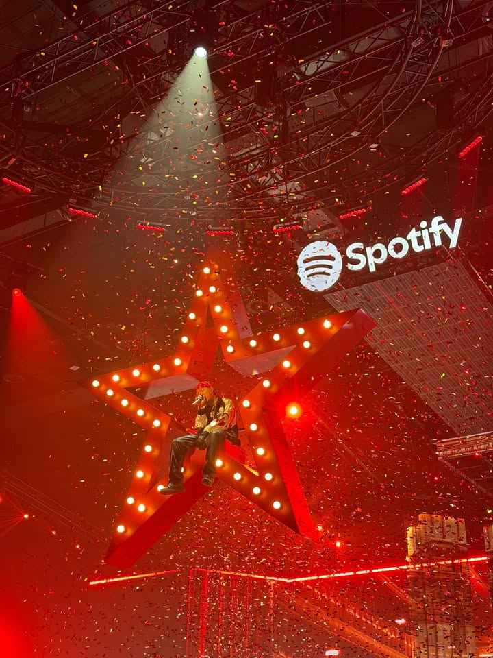 วี - วิโอเลต วอเทียร์