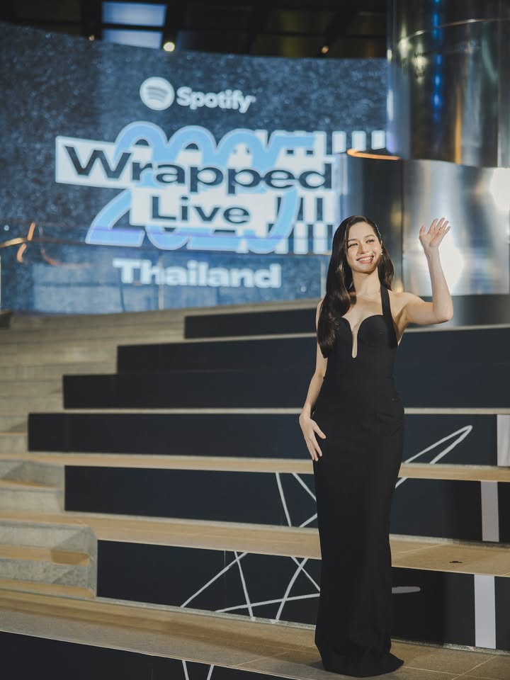 วี - วิโอเลต วอเทียร์