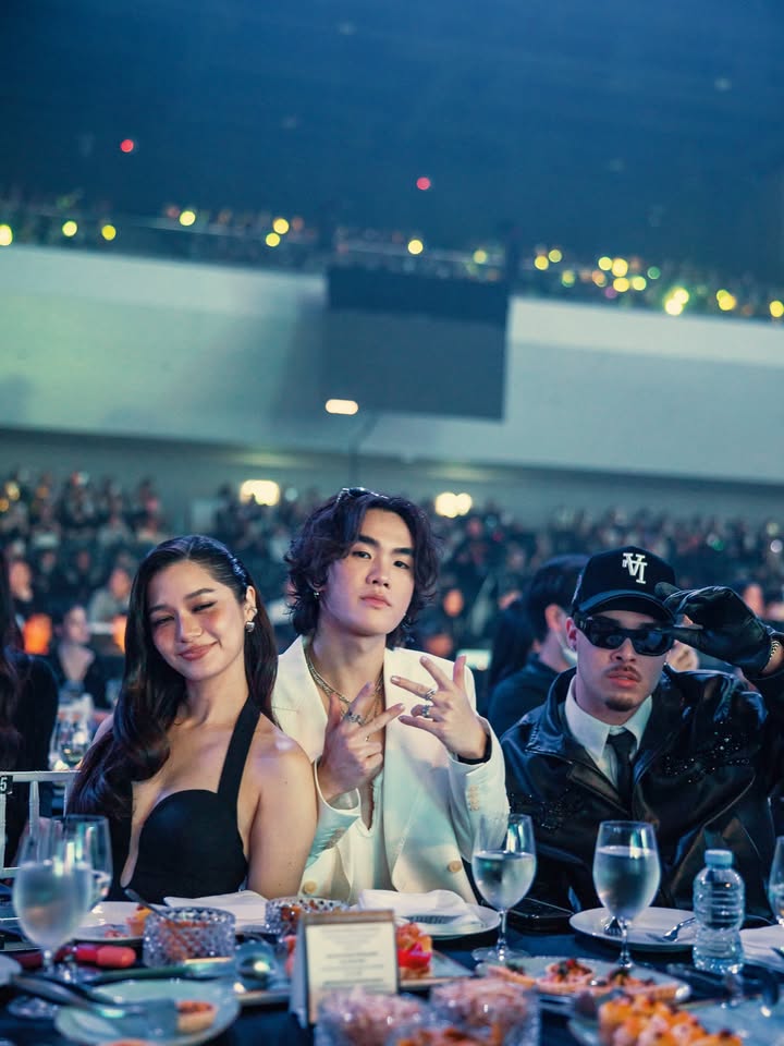 วี - วิโอเลต วอเทียร์