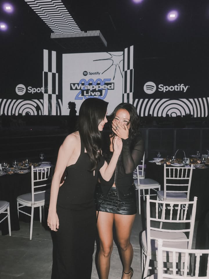 วี - วิโอเลต วอเทียร์