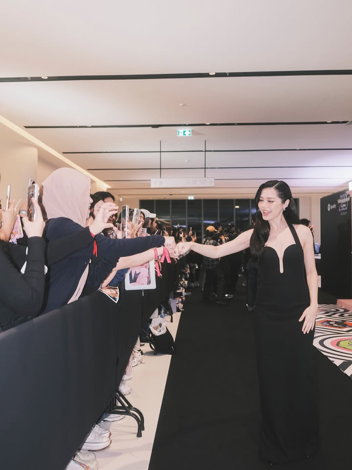 วี - วิโอเลต วอเทียร์