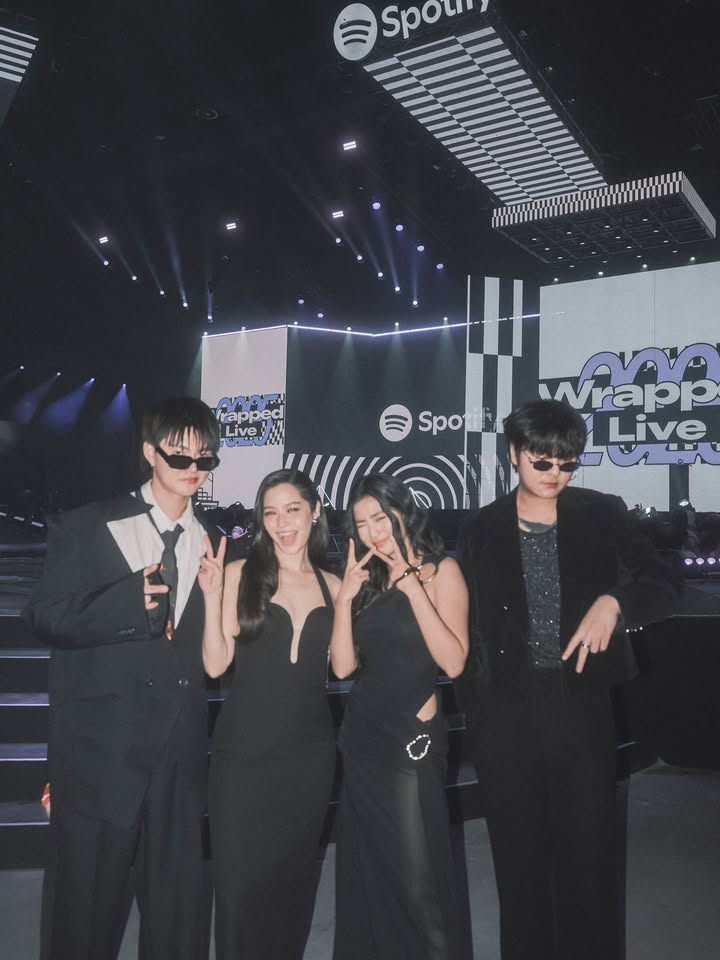 วี - วิโอเลต วอเทียร์