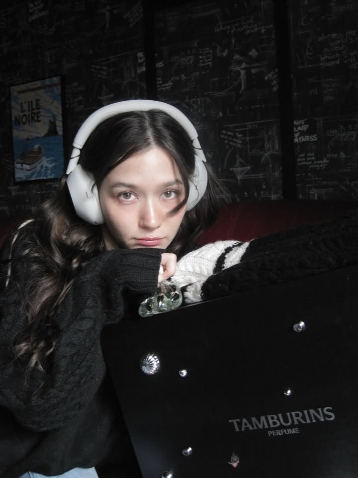 วี - วิโอเลต วอเทียร์