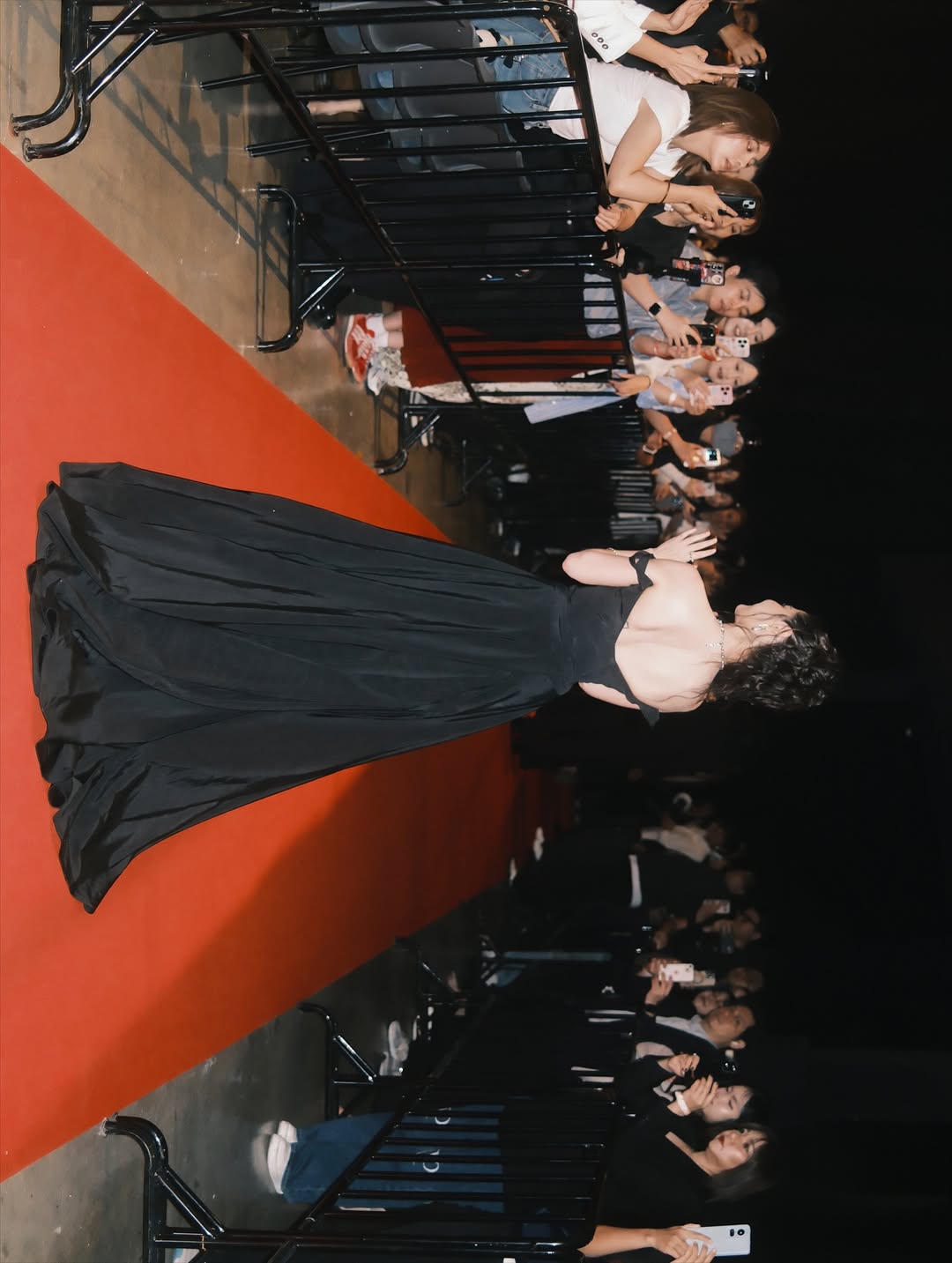 วี - วิโอเลต วอเทียร์