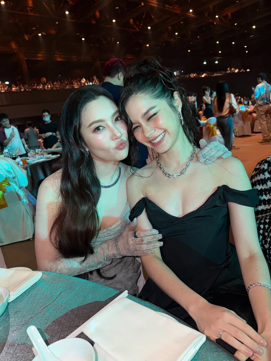 วี - วิโอเลต วอเทียร์