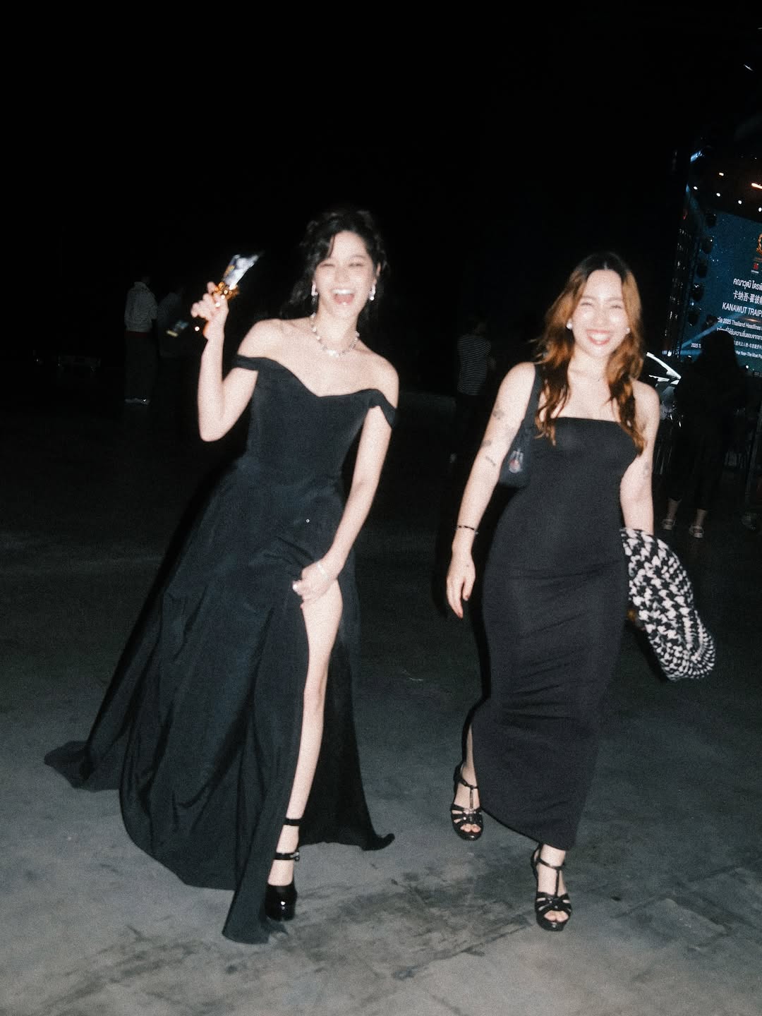 วี - วิโอเลต วอเทียร์