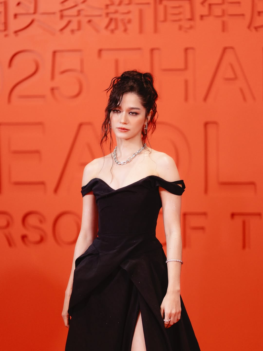 วี - วิโอเลต วอเทียร์