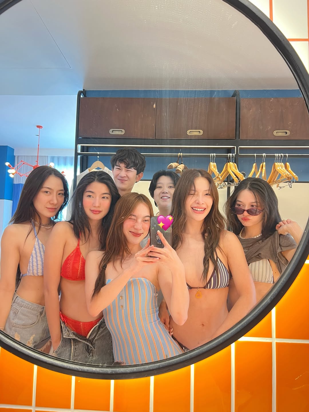 วี - วิโอเลต วอเทียร์