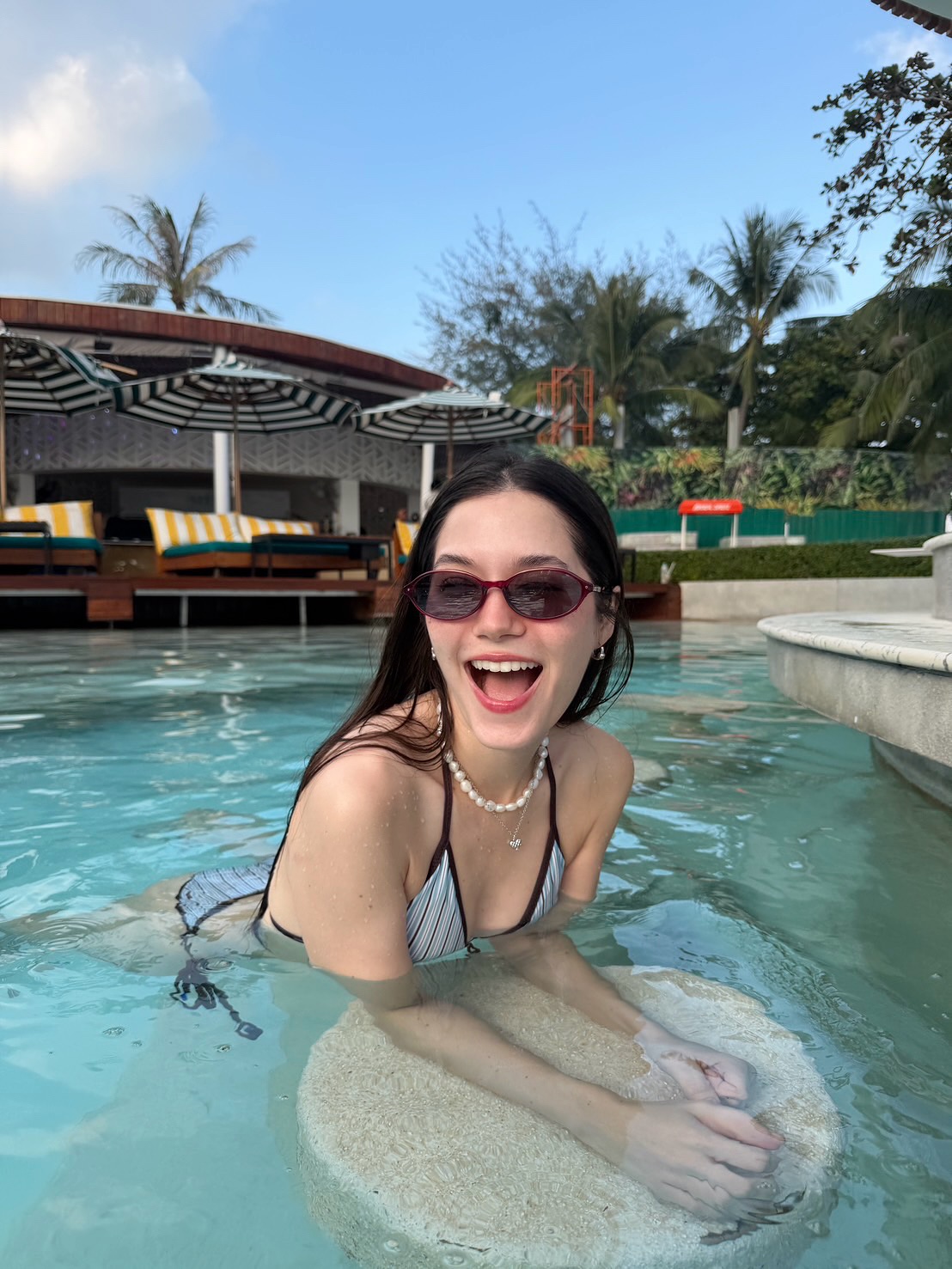 วี - วิโอเลต วอเทียร์