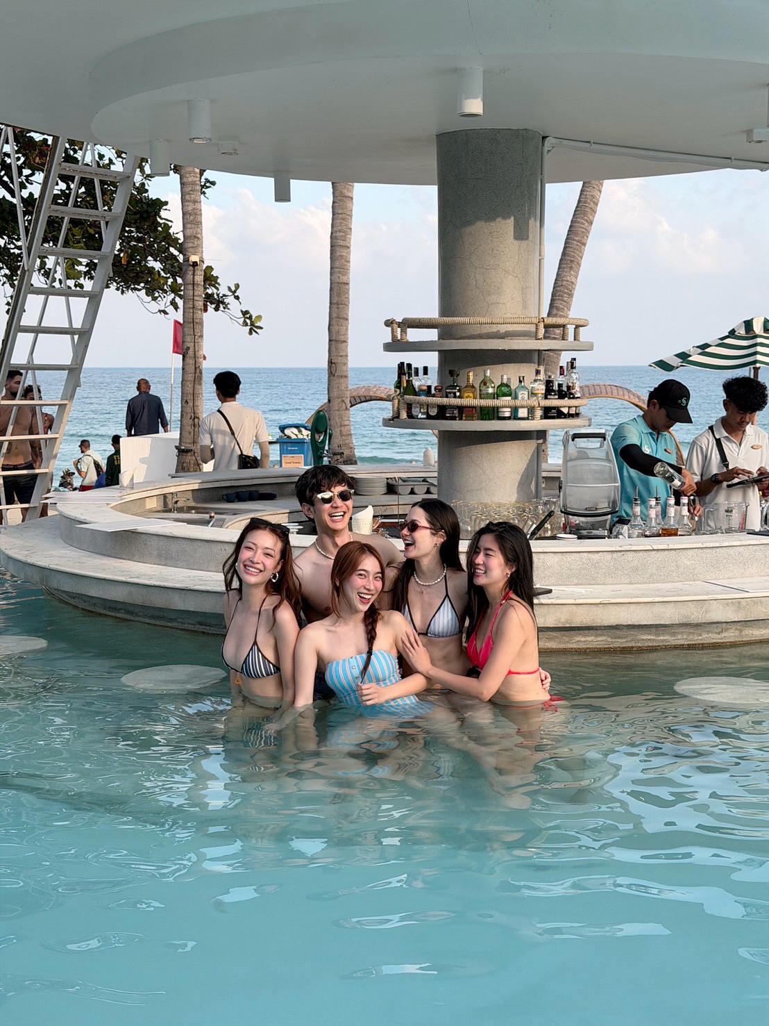 วี - วิโอเลต วอเทียร์