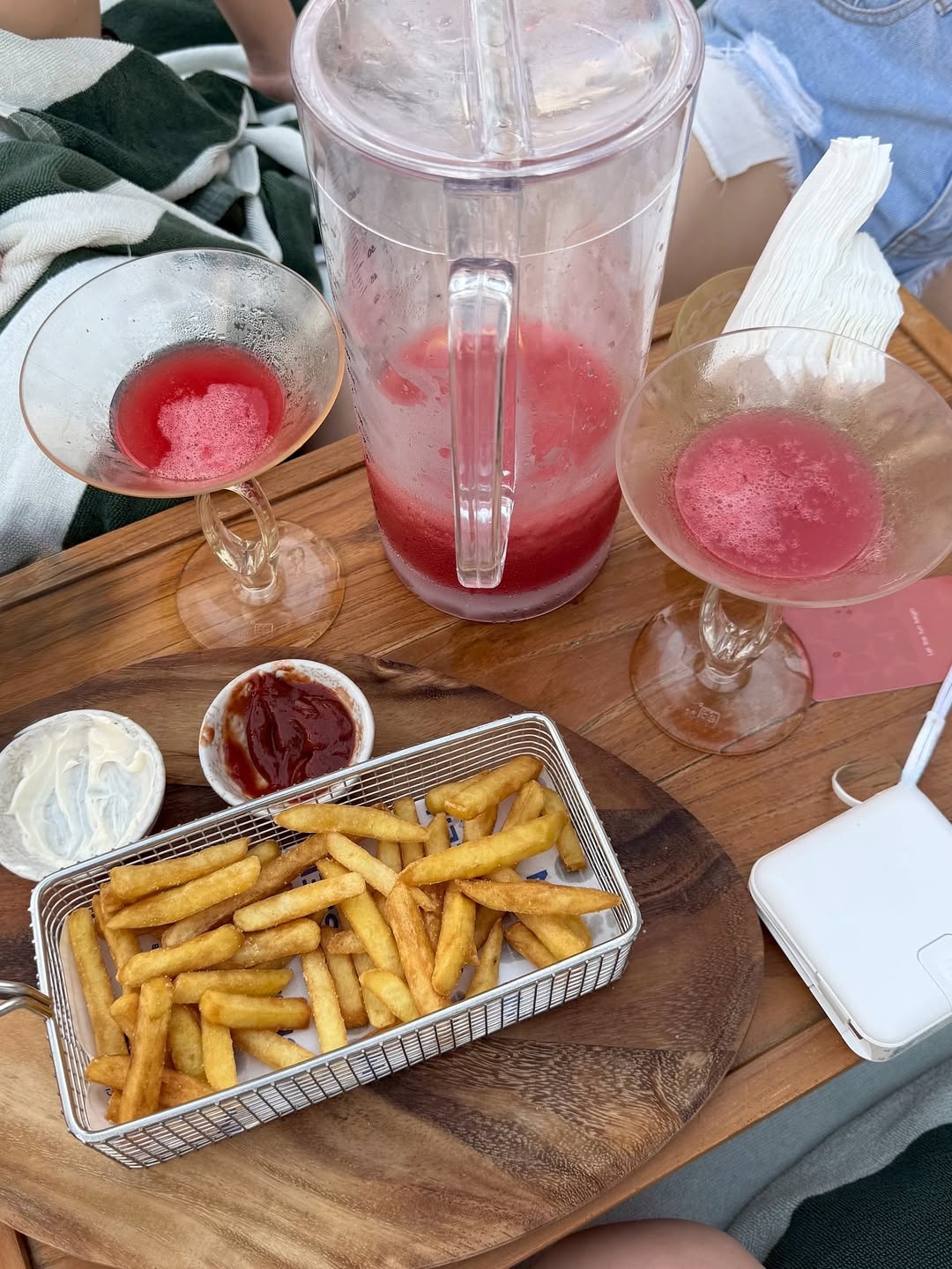 วี - วิโอเลต วอเทียร์