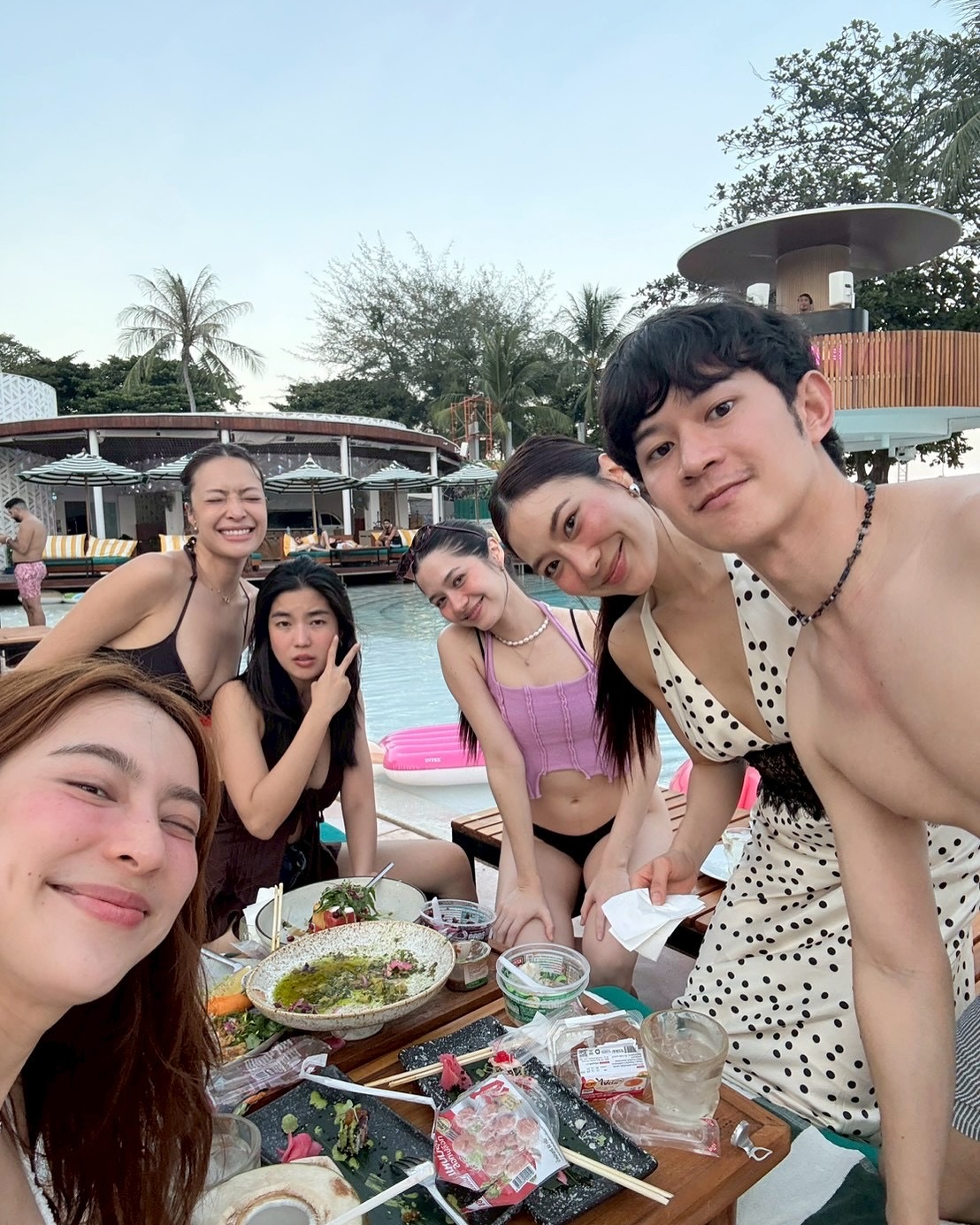 วี - วิโอเลต วอเทียร์