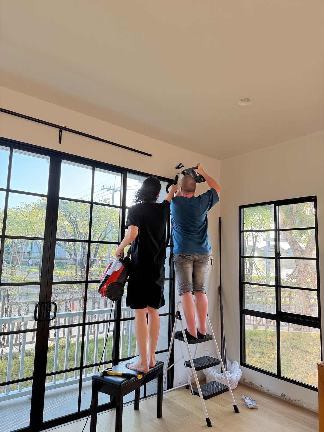 วี - วิโอเลต วอเทียร์