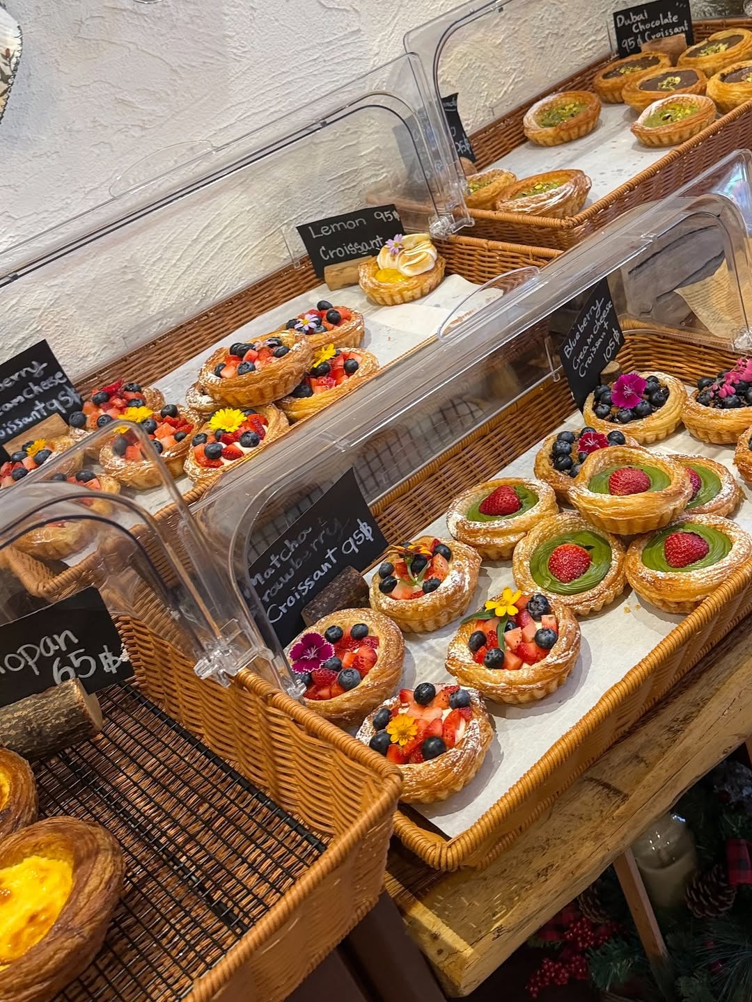 วี - วิโอเลต วอเทียร์