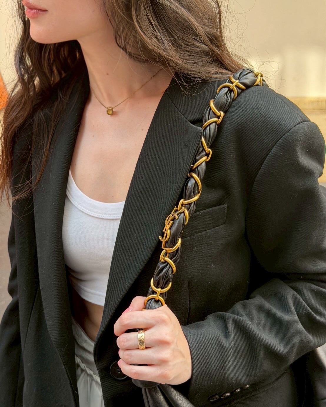 วี - วิโอเลต วอเทียร์