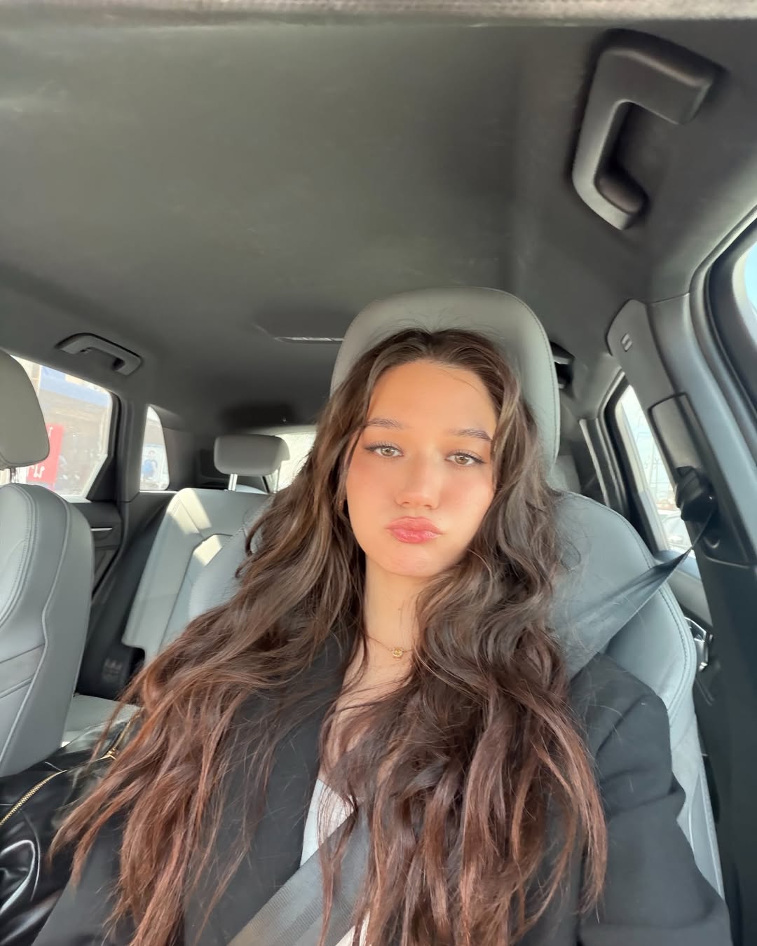 วี - วิโอเลต วอเทียร์