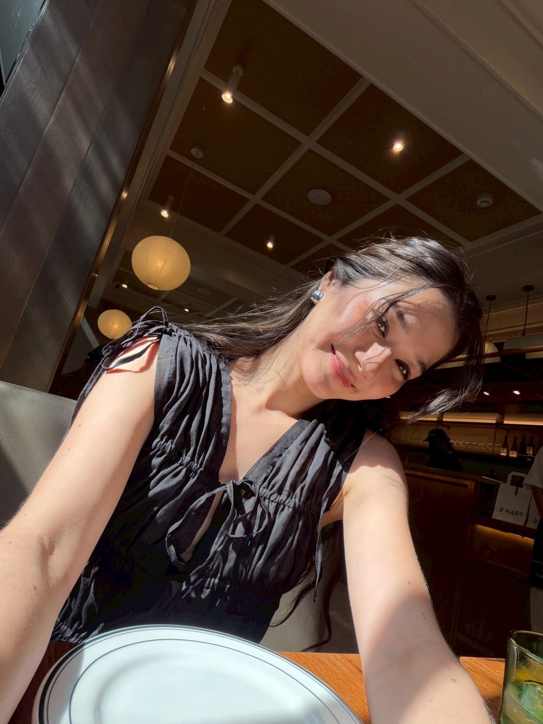 วี - วิโอเลต วอเทียร์