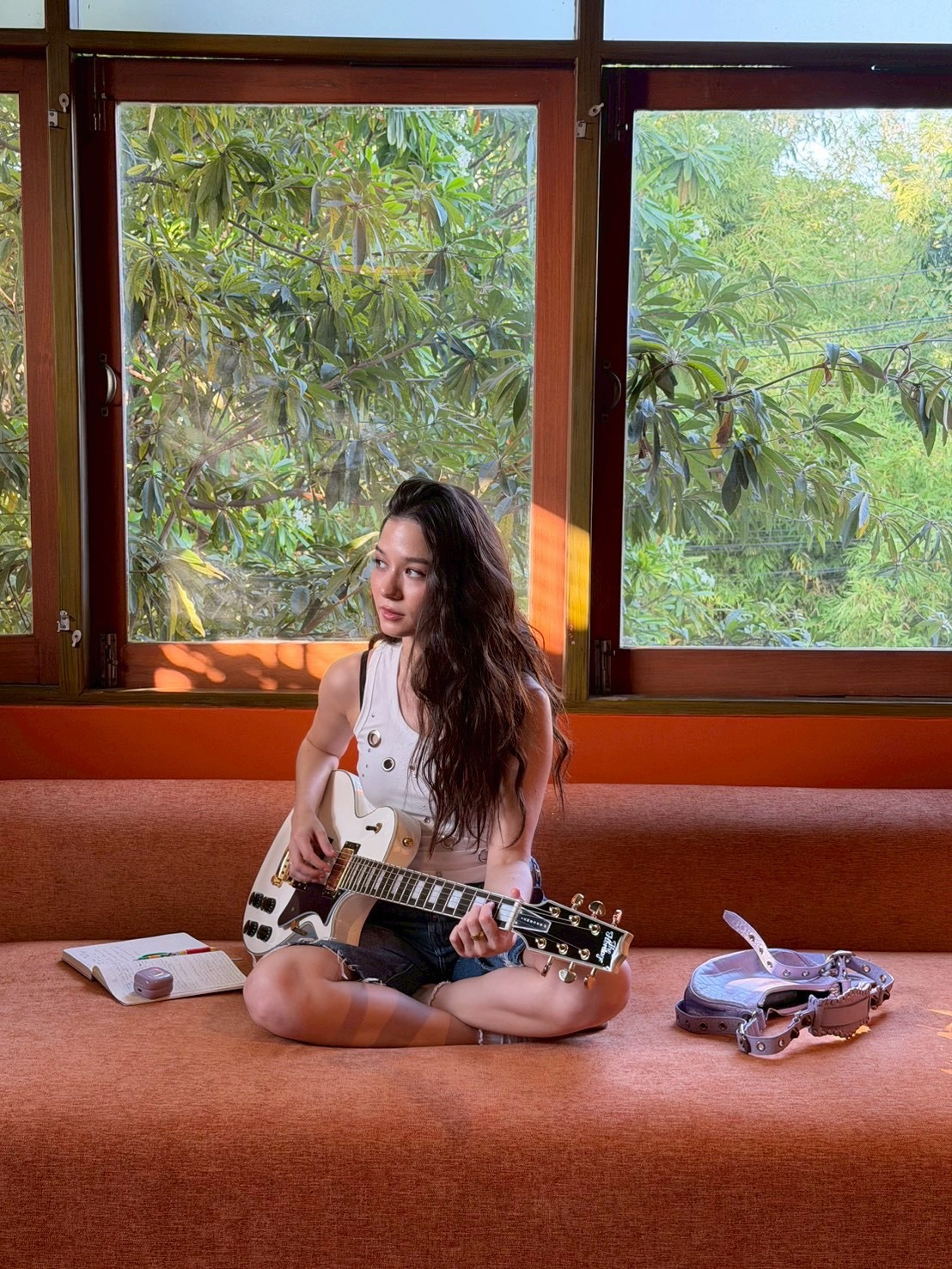 วี - วิโอเลต วอเทียร์