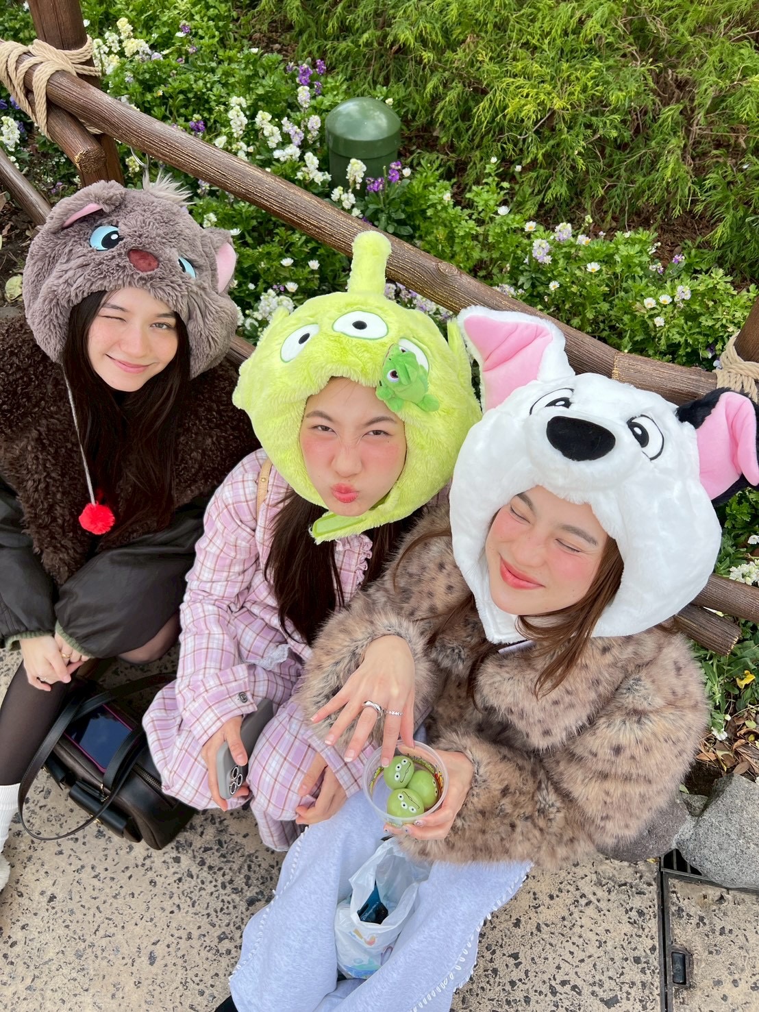 วี - วิโอเลต วอเทียร์