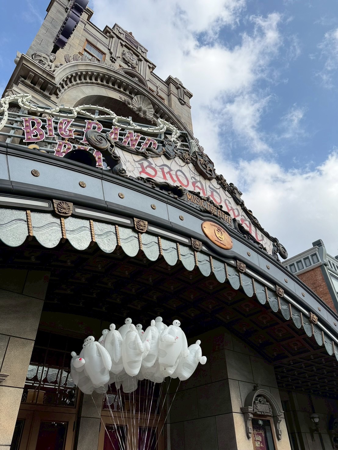 วี - วิโอเลต วอเทียร์