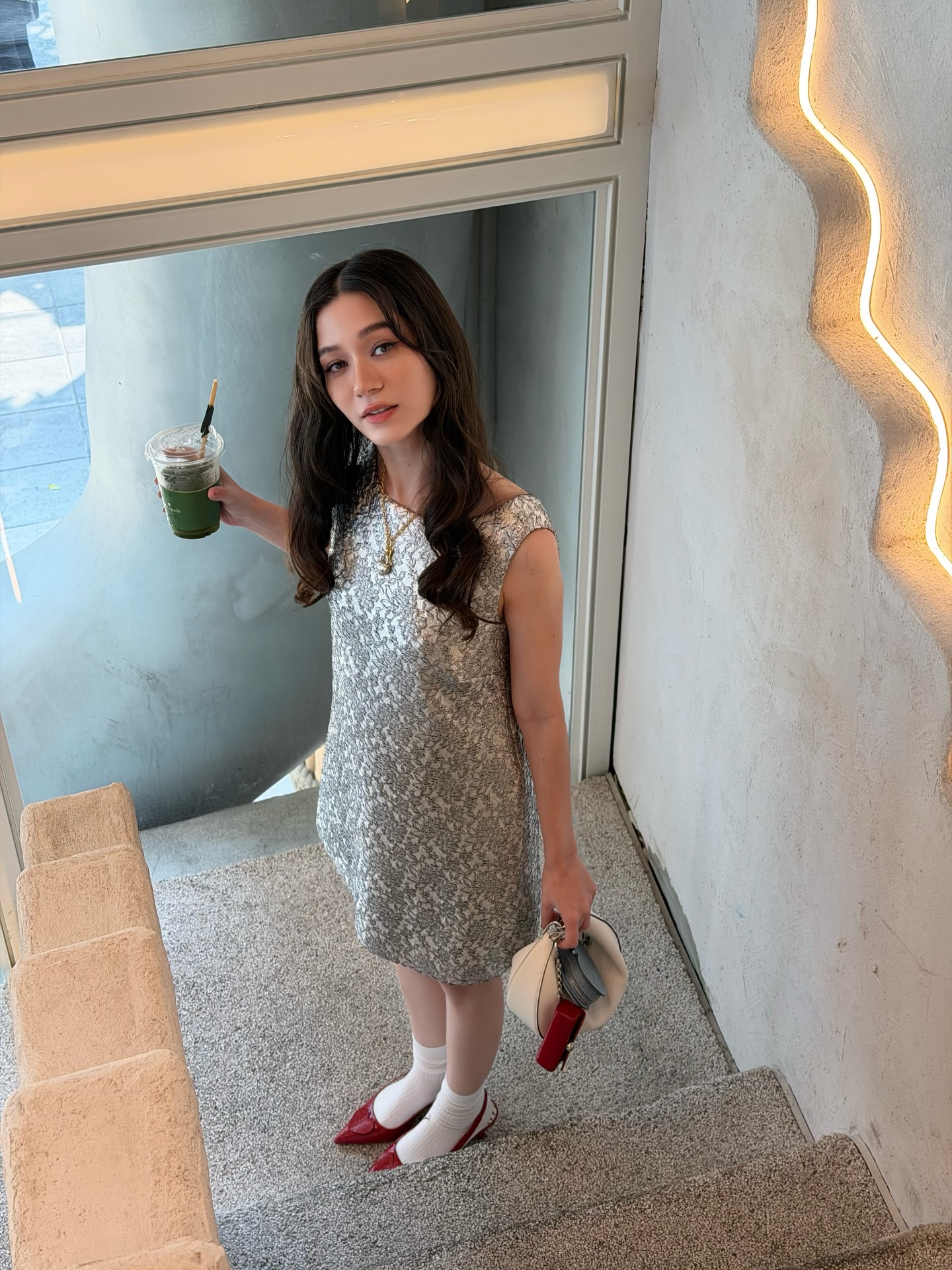 วี - วิโอเลต วอเทียร์