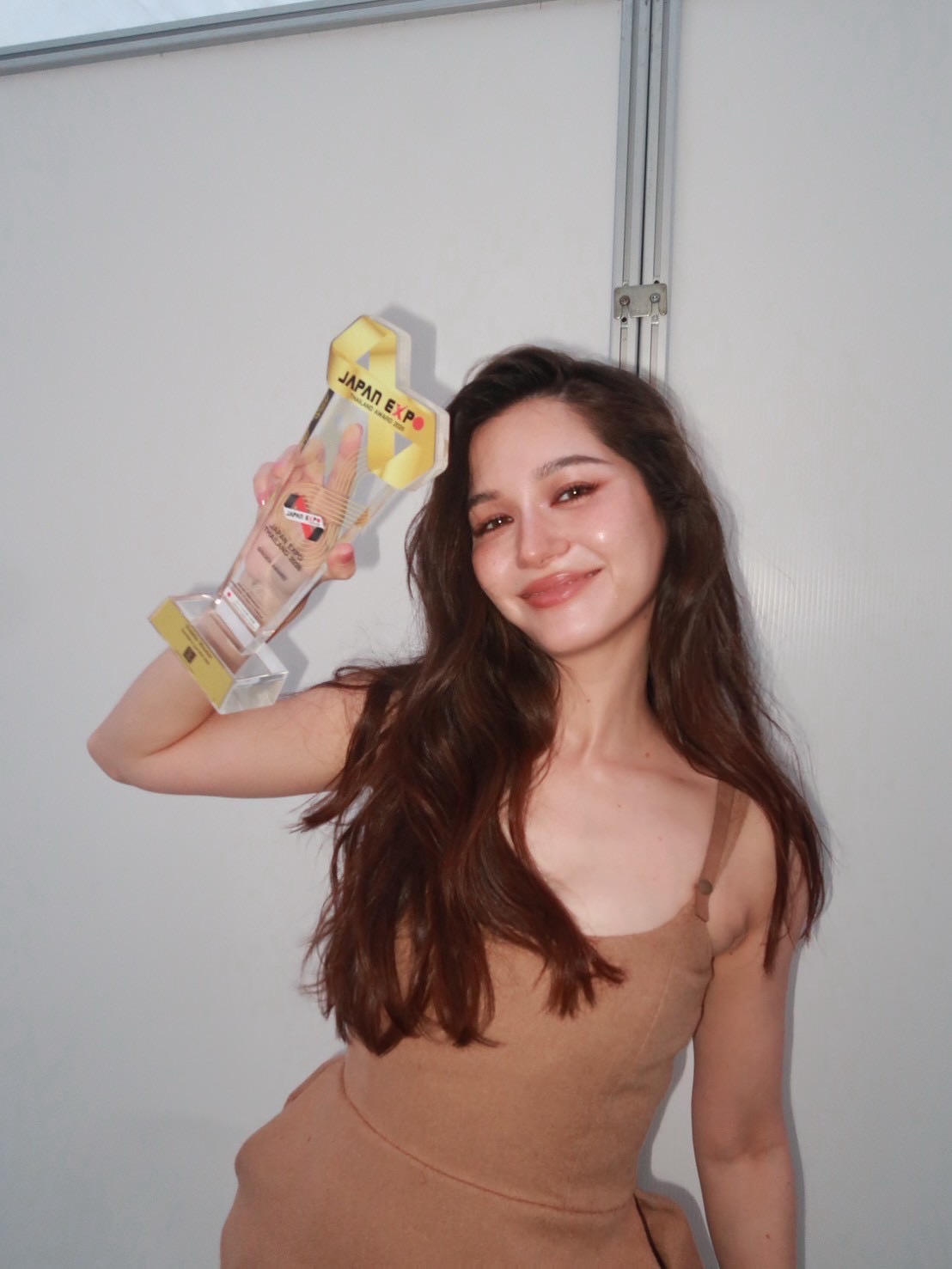 วี - วิโอเลต วอเทียร์