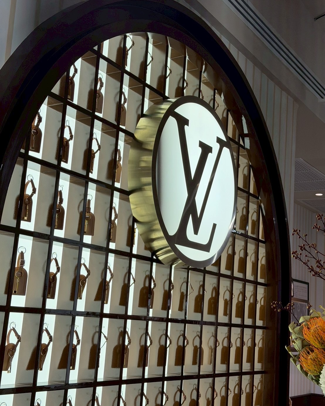 วี - วิโอเลต วอเทียร์