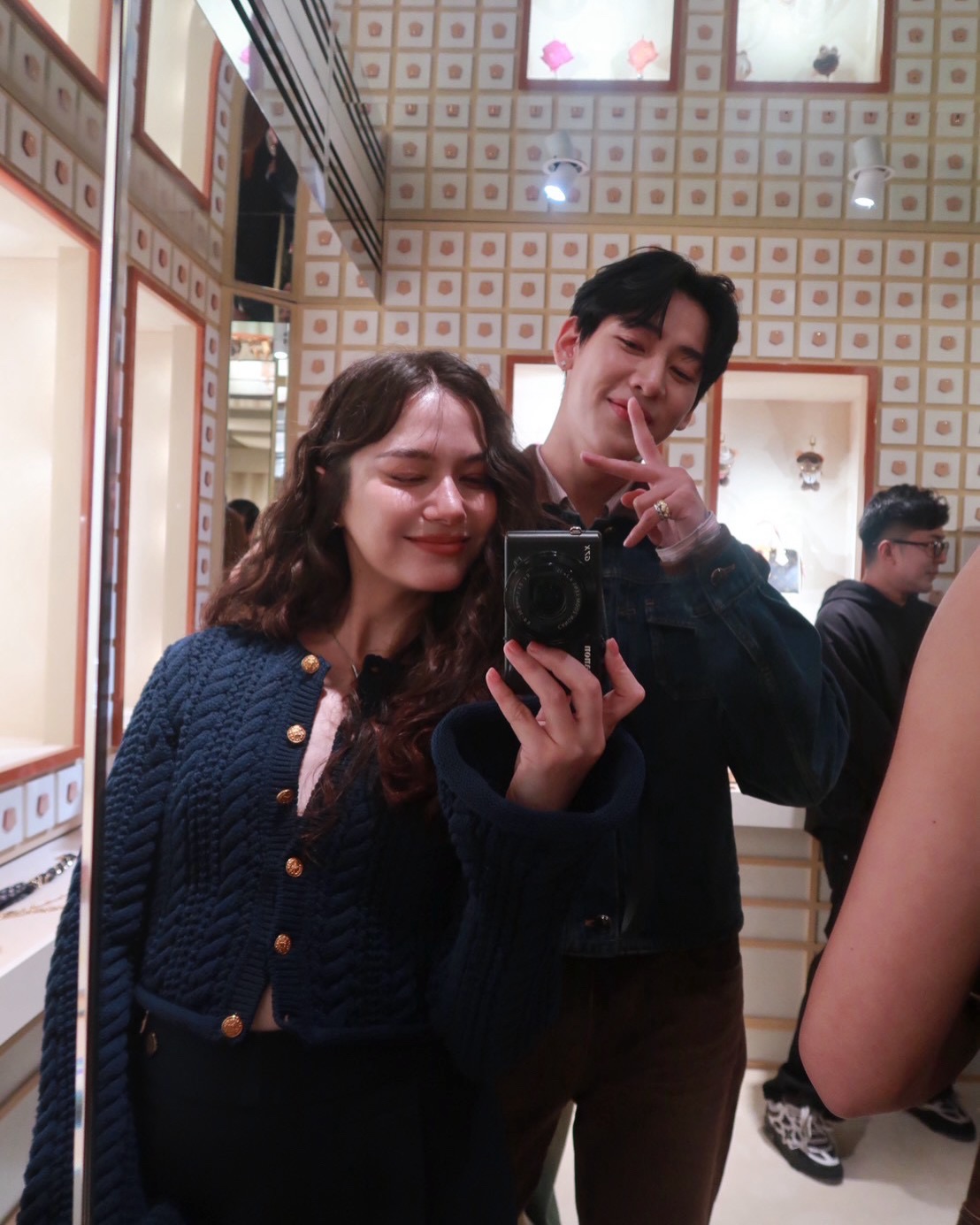 วี - วิโอเลต วอเทียร์