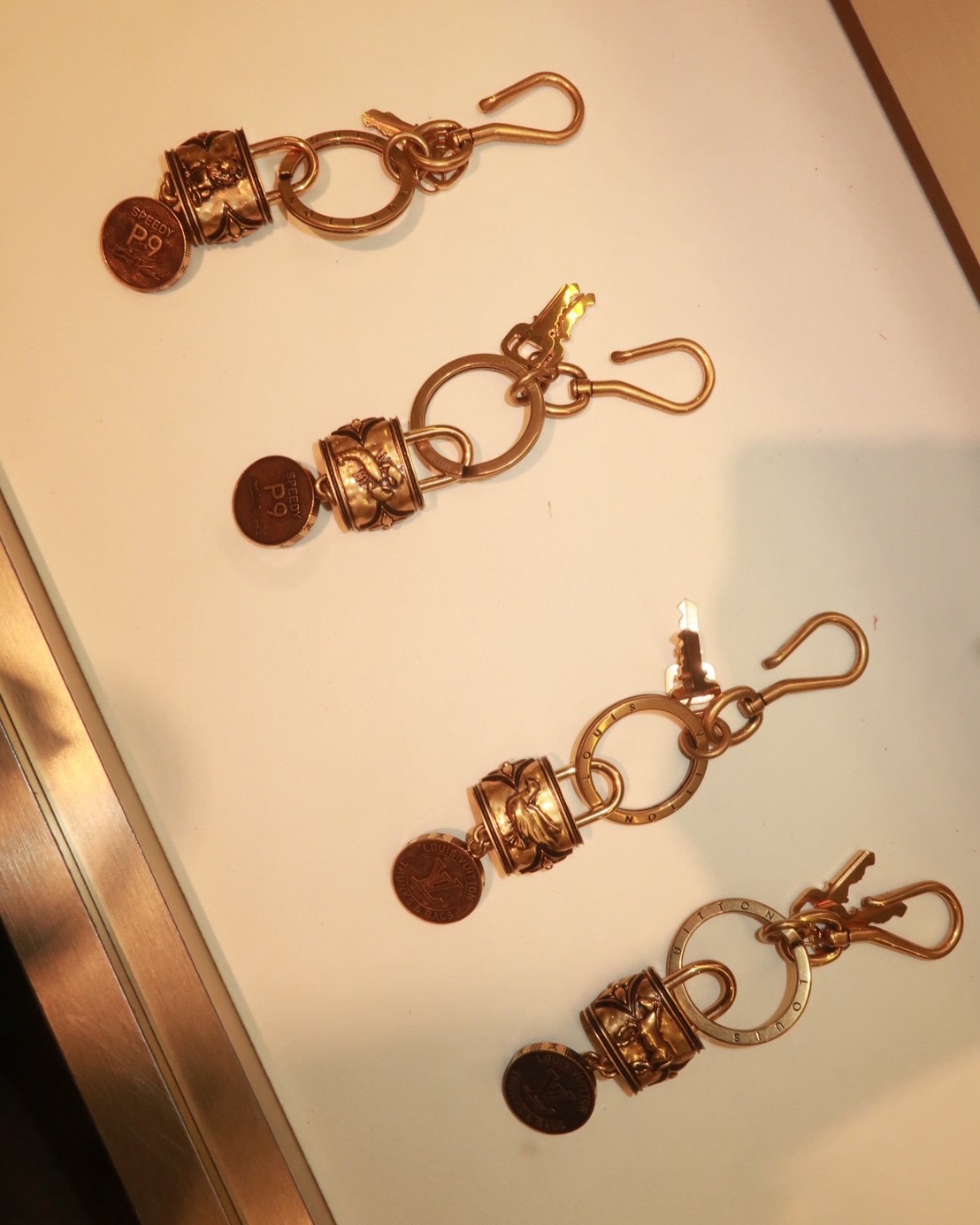 วี - วิโอเลต วอเทียร์