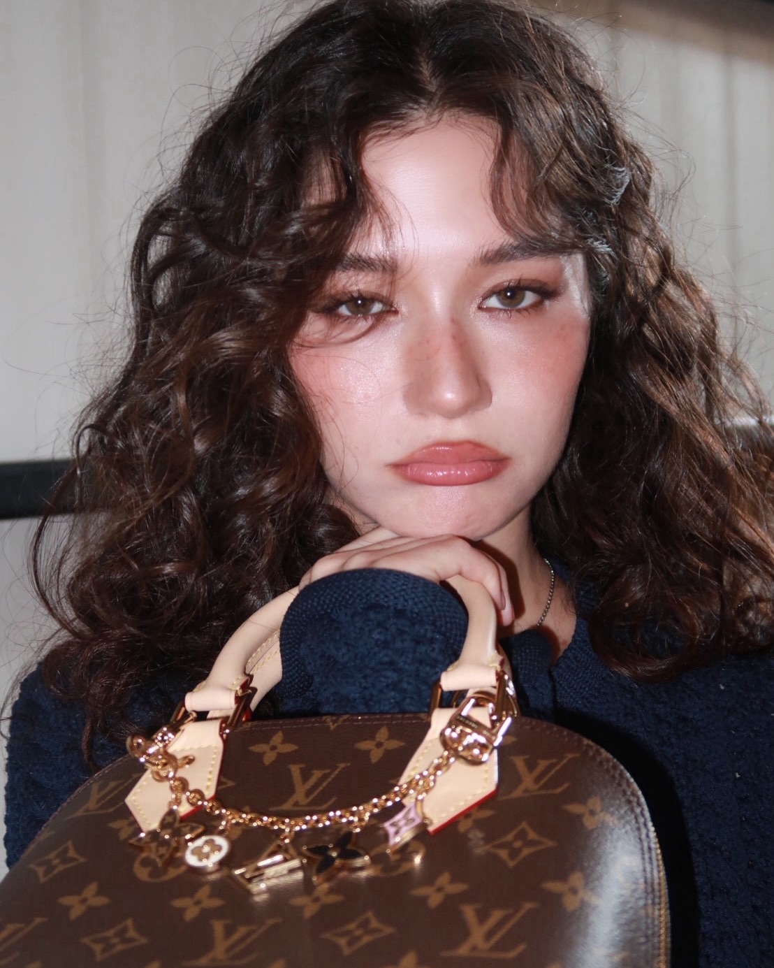 วี - วิโอเลต วอเทียร์