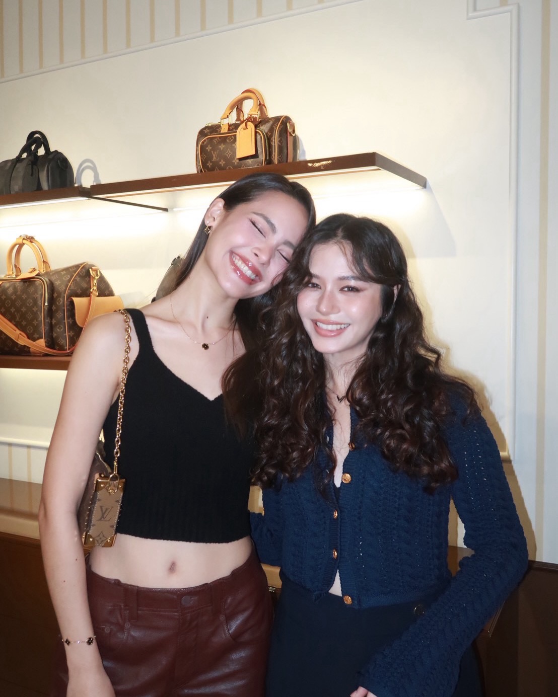 วี - วิโอเลต วอเทียร์