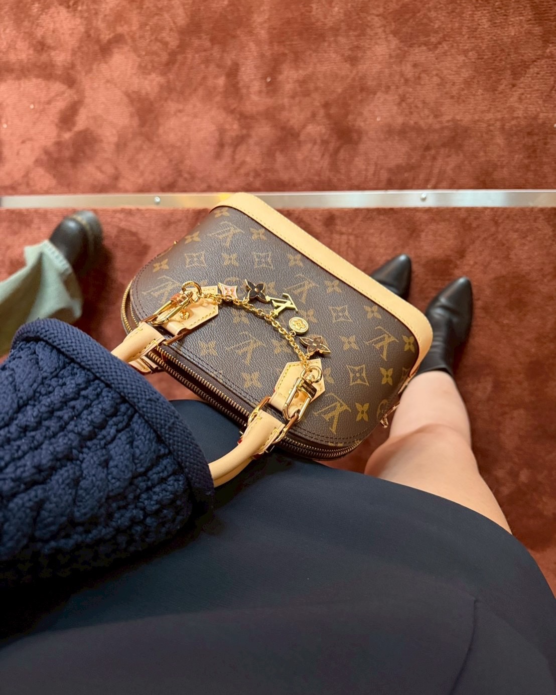 วี - วิโอเลต วอเทียร์