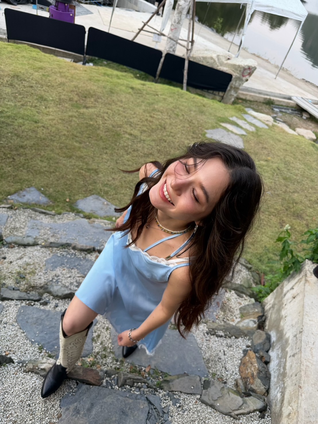 วี - วิโอเลต วอเทียร์