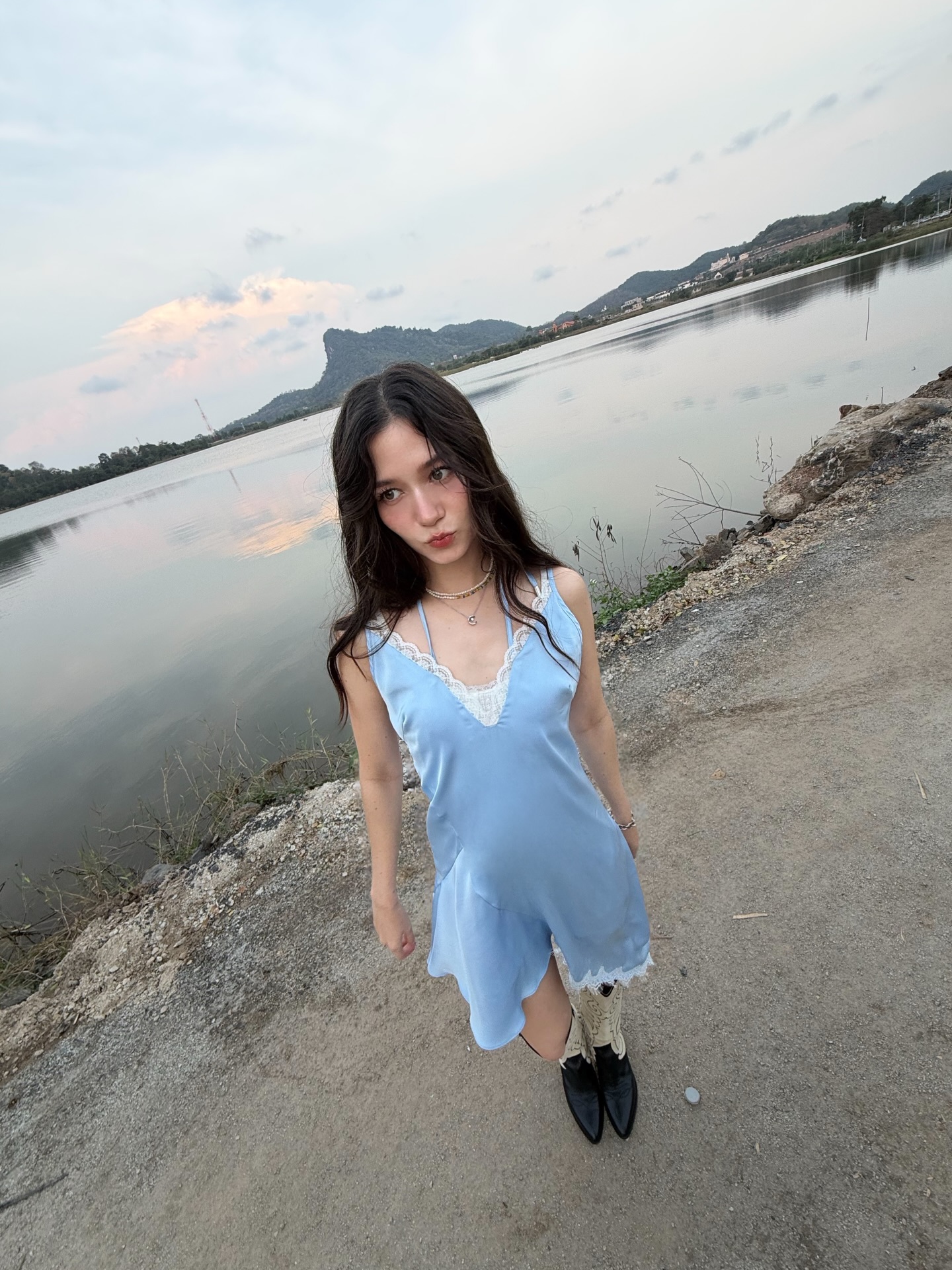 วี - วิโอเลต วอเทียร์