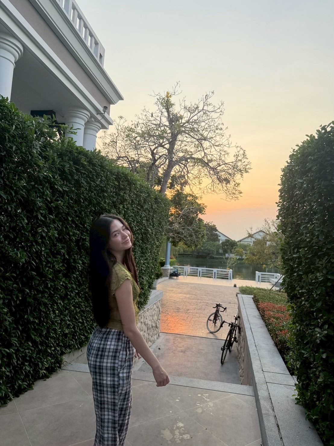 วี - วิโอเลต วอเทียร์